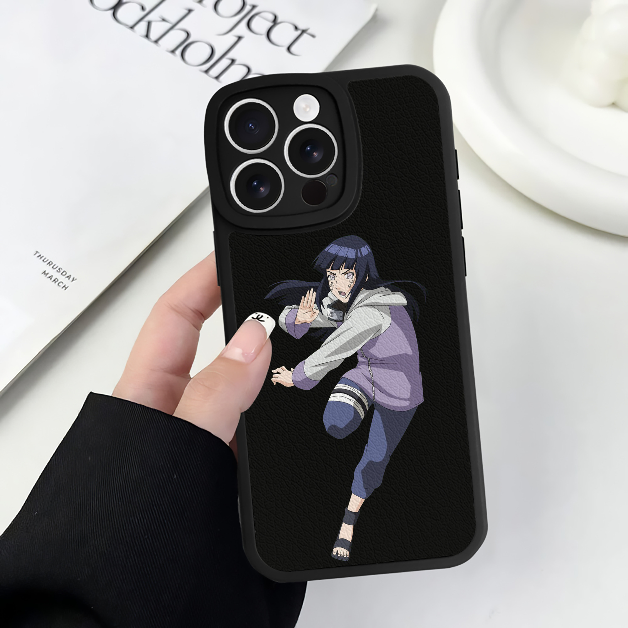 （画像用） NARUTO -ナルト- 日向ヒナタ Hyūga Hinata 【iPhone 16シリーズ対応】シリコンスマホケース（レザー調） 材質：シリコン